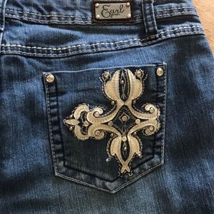 Earl jeans embroidered pockets capris size 12